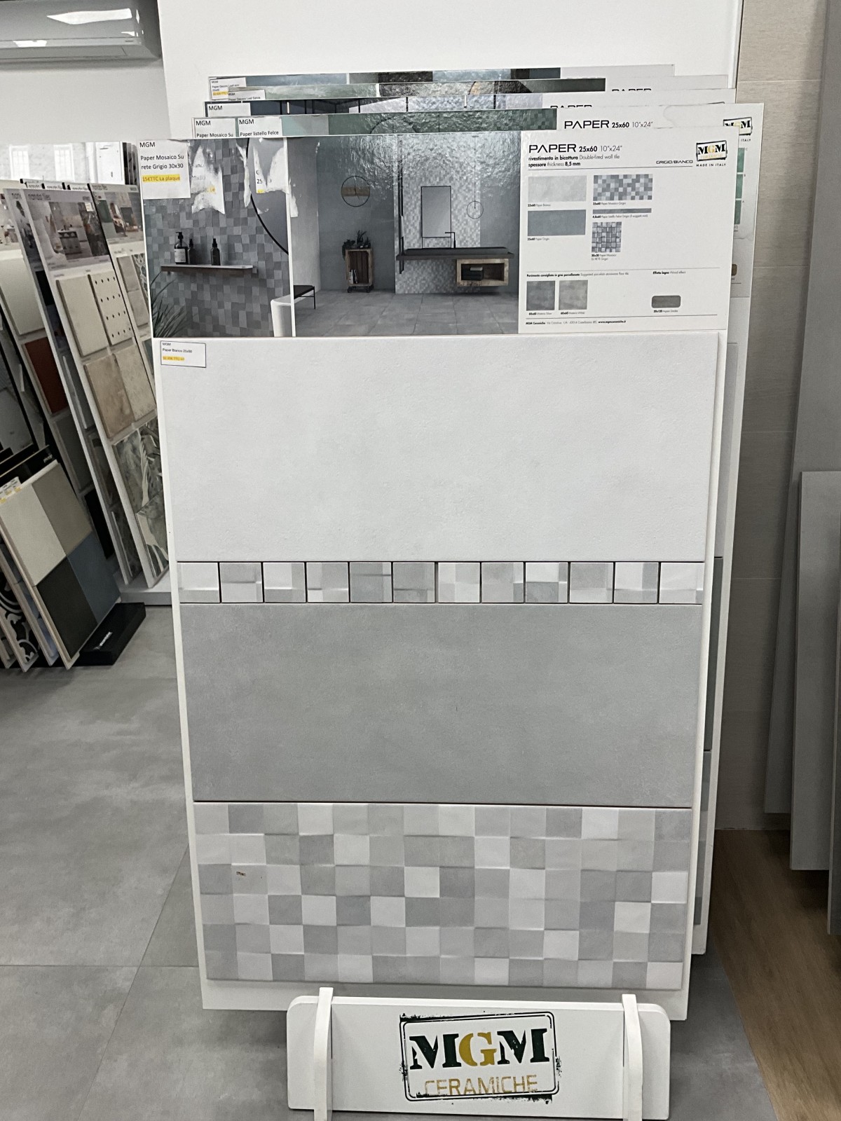 Acheter faïence de salle de bain  bleu gris blanc et petit carreaux avec devis gratuit et pose magasin de carrelage spécialiste salles de bains Yvetot Barentin- TK Carrelage