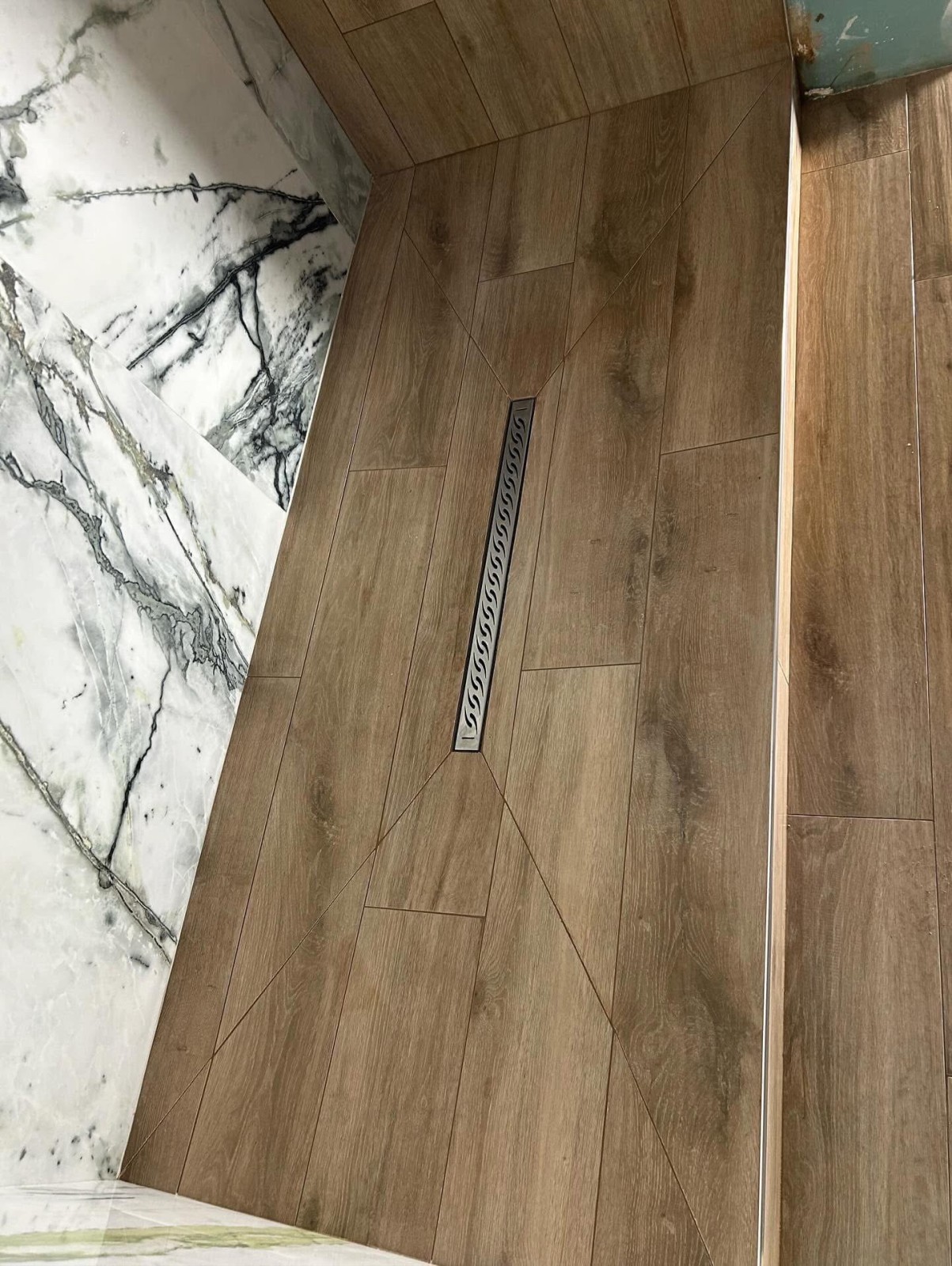 Tarif pour la pose d'un carrelage de caractère imitation parquet en bois en chêne clair à Saint Valery en Caux 76460 en Seine Maritime 76