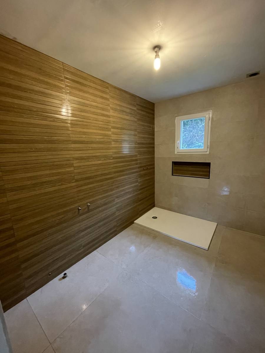 Acheter du carrelage effet bois doré pour faïence de salle de bain : magasin de faïence proche de Barentin- TK Carrelage