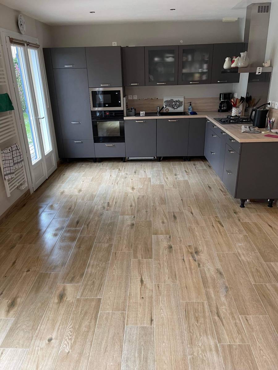 Magasin de vente et pose de carrelage pour terrasse effet bois près de Barentin-TK Carrelage