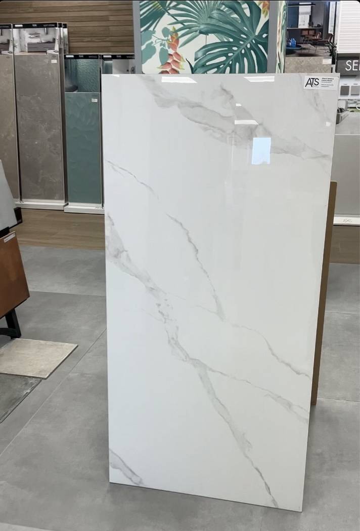 Carrelage blanc effet marbre avec veinures grise légères en 60x120 en vente à Yvetot-TK Carrelage