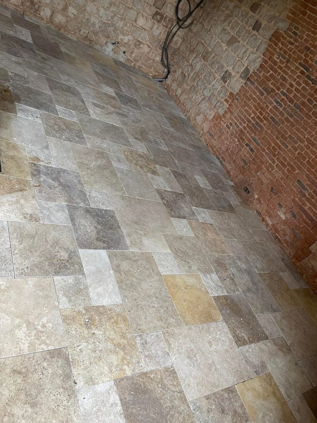 Pose de travertin multiformat non rebouché, magasin de carrelage Yvetot Pays De Caux- TK Carrelage