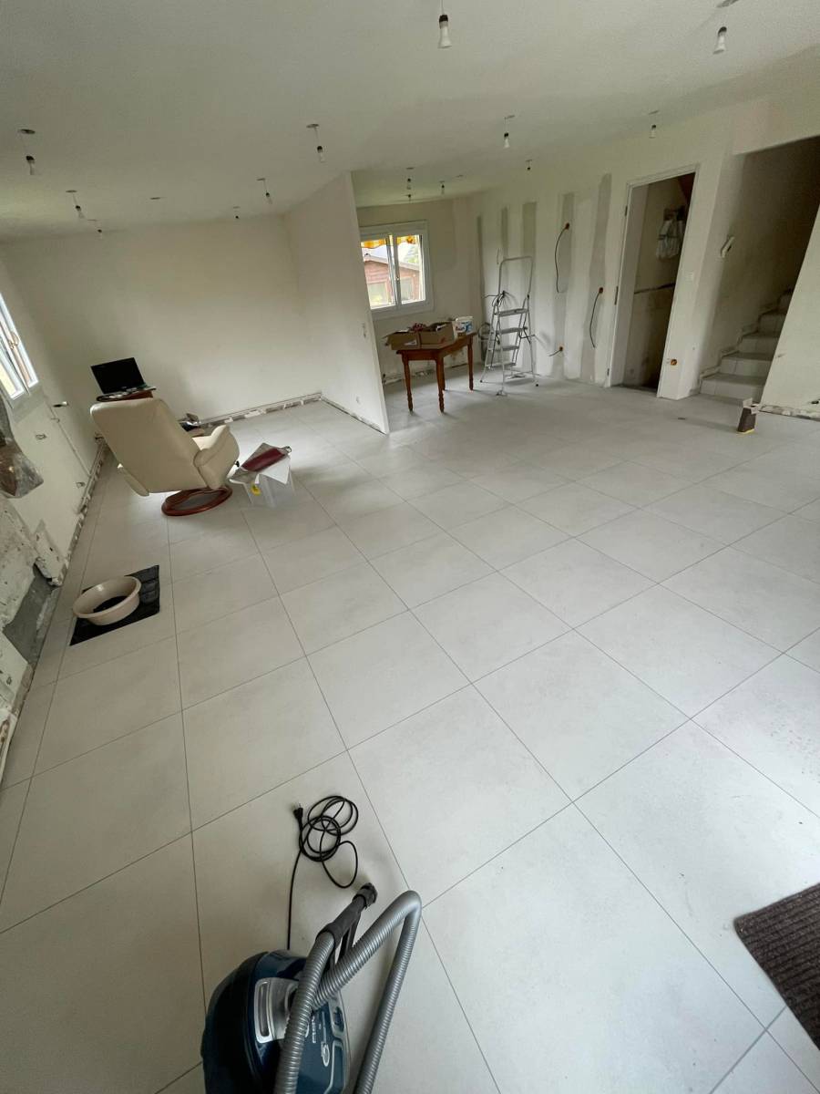 Rénovation complète du sol en carrelage et de la chape au rez-de-chaussée d’une maison à Terres de Caux proche Yvetot 76