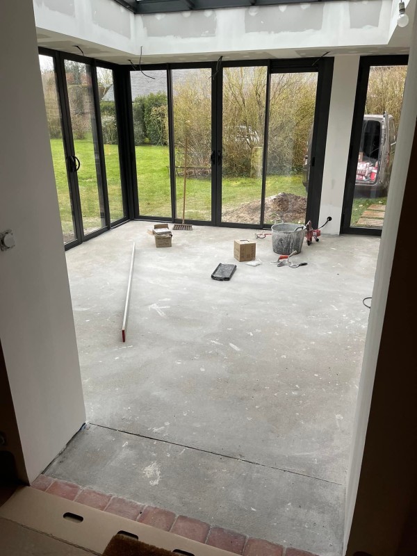 Une véranda métamorphosée avec un carrelage sur mesure