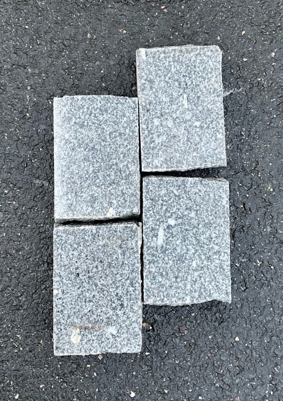 Magasin de vente de pavé en granit gris à poser au mortier à Yvetot dans le 76 – TK Carrelage