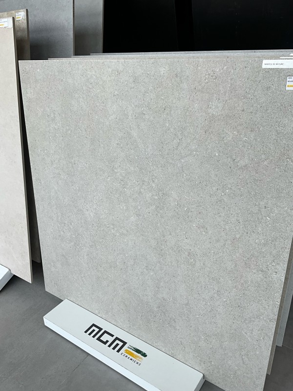 Carrelage 100x100 cm effet béton : le style industriel en grand format magasin à Yvetot- TK Carrelage