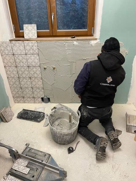 Carreleurs pour pose de petites faïences effet carreaux de ciments- TK Carrelage