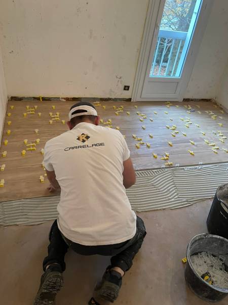 Carreleurs pour poser du carrelage effet bois sur plus de 70m2 proche de Saint Valéry En Caux- TK Carrelage