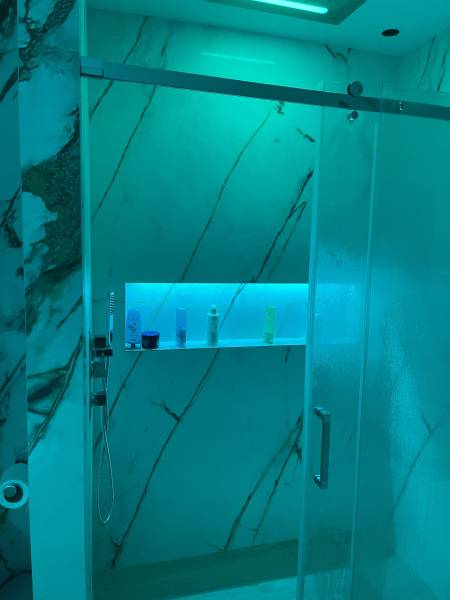 Achat de grandes plaques de carrelages effet marbre vert et blanc - TK Carrelage