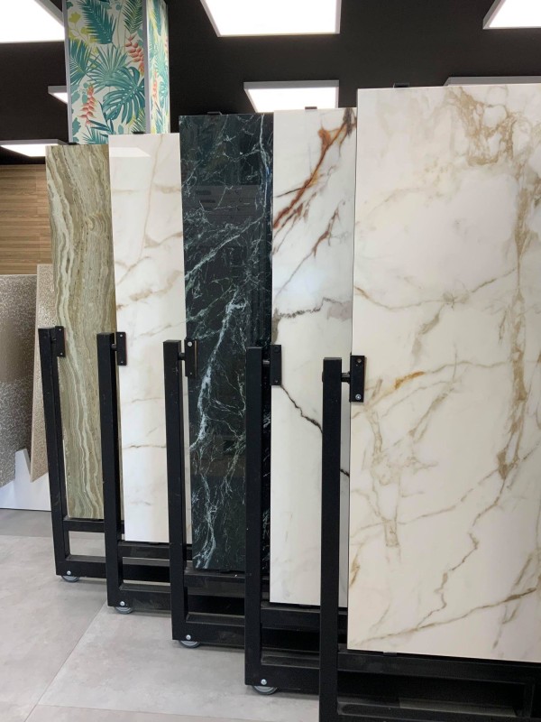 Grandes plaques de carrelages effet marbre 120x120 pour sol et mur avec service de pose
