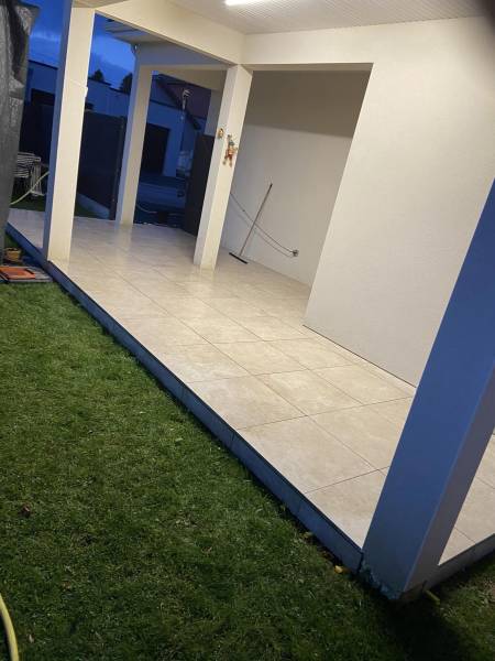 Réalisation d’une terrasse extérieure sur plot par nos artisans carreleurs sur Yvetot 76