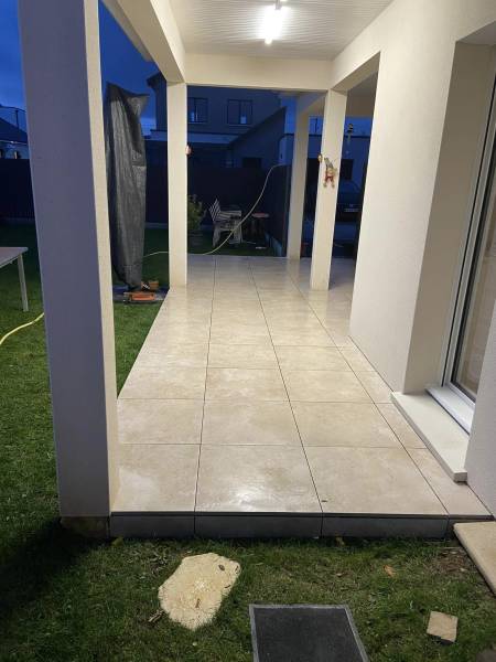 Réalisation d’une terrasse extérieure sur plot par nos artisans carreleurs sur Yvetot 76