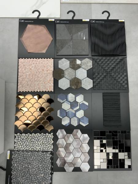 Vente de mosaïques mix, en pierre, en aluminium et en verre dans votre showroom