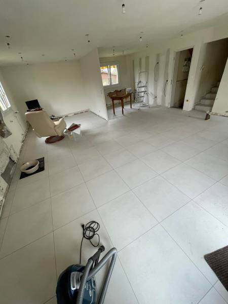 Rénovation complète du sol en carrelage et de la chape au rez-de-chaussée d’une maison à Terres de Caux proche Yvetot 76